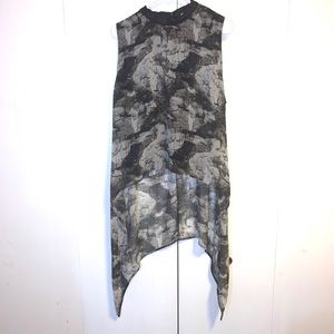 🚨4/$11🚨Divided by H&M ! Size 14!